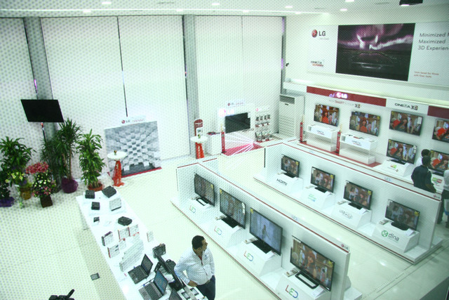 Opening of the largest LG brand shop